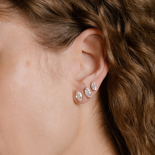Classic Solitaire Stud Earring in 18K Yellow Gold