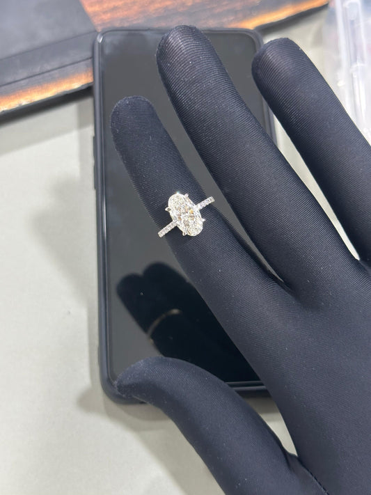 3.50Ct Oval Cut IGI Certified Lab Grown Diamond Ring in 18kt Gold