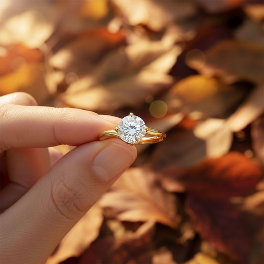 Round Cut Diamond 4 Claw Prong Setting Solitaire Moissanite Curved Engagement Ring